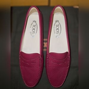 Tod's Gommino Women's Burgundy Loafers